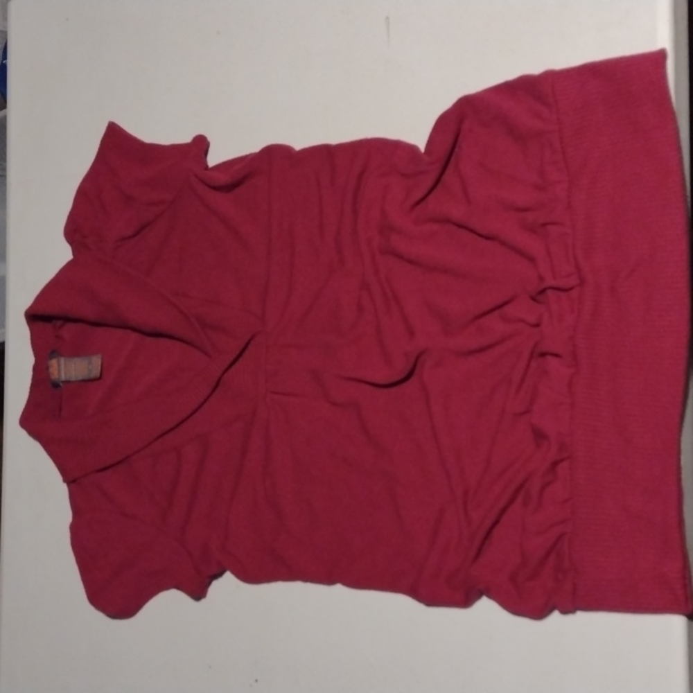 SoSik dark pink cowl v-neck short sleeve sweater. Size M